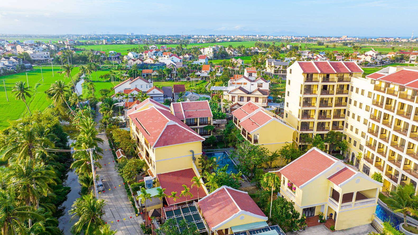 boutique hotel garden courtyard Sanur intimate design