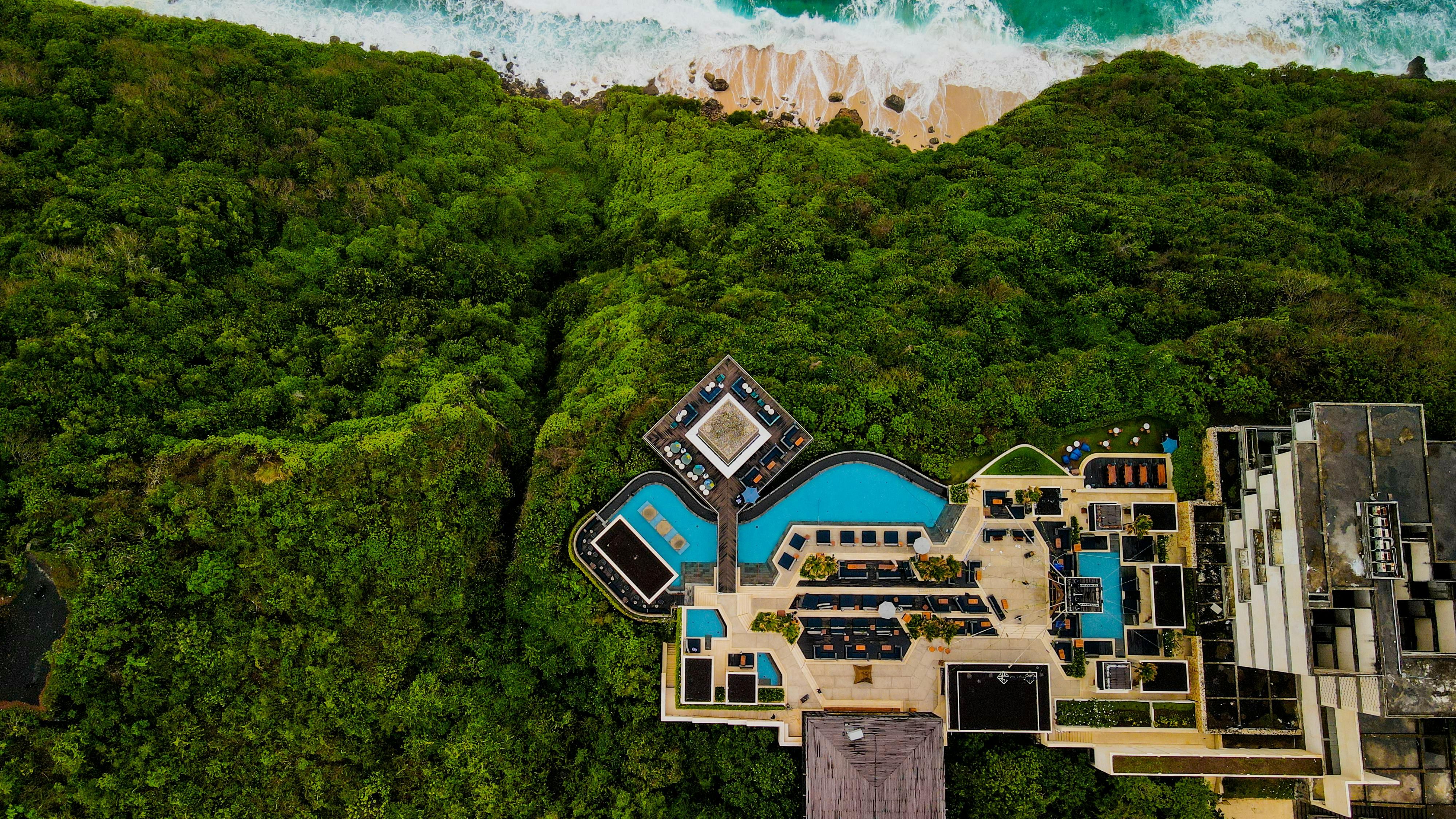 Bali — Stunning aerial shot of a luxury resort in Bali, surrounded by lush greenery and ocean view.