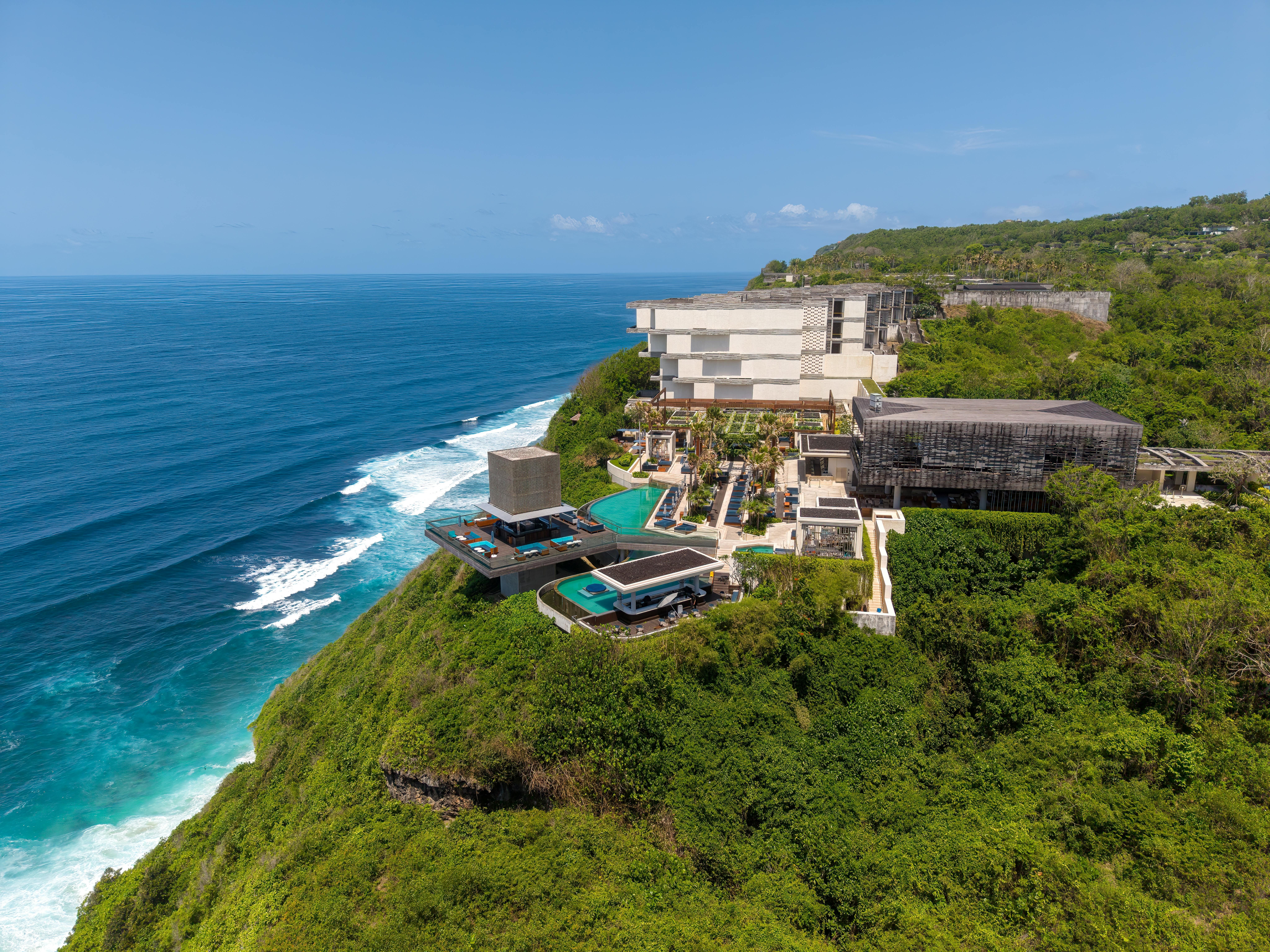 Bali — Aerial view of a luxurious cliffside resort with infinity pools in Bali, Indonesia.