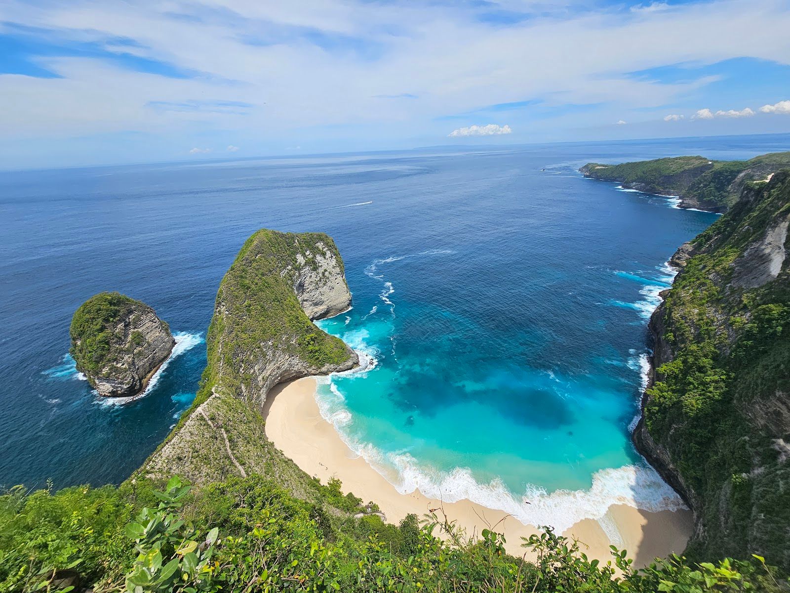 Nusa Penida cliff Bali - hero