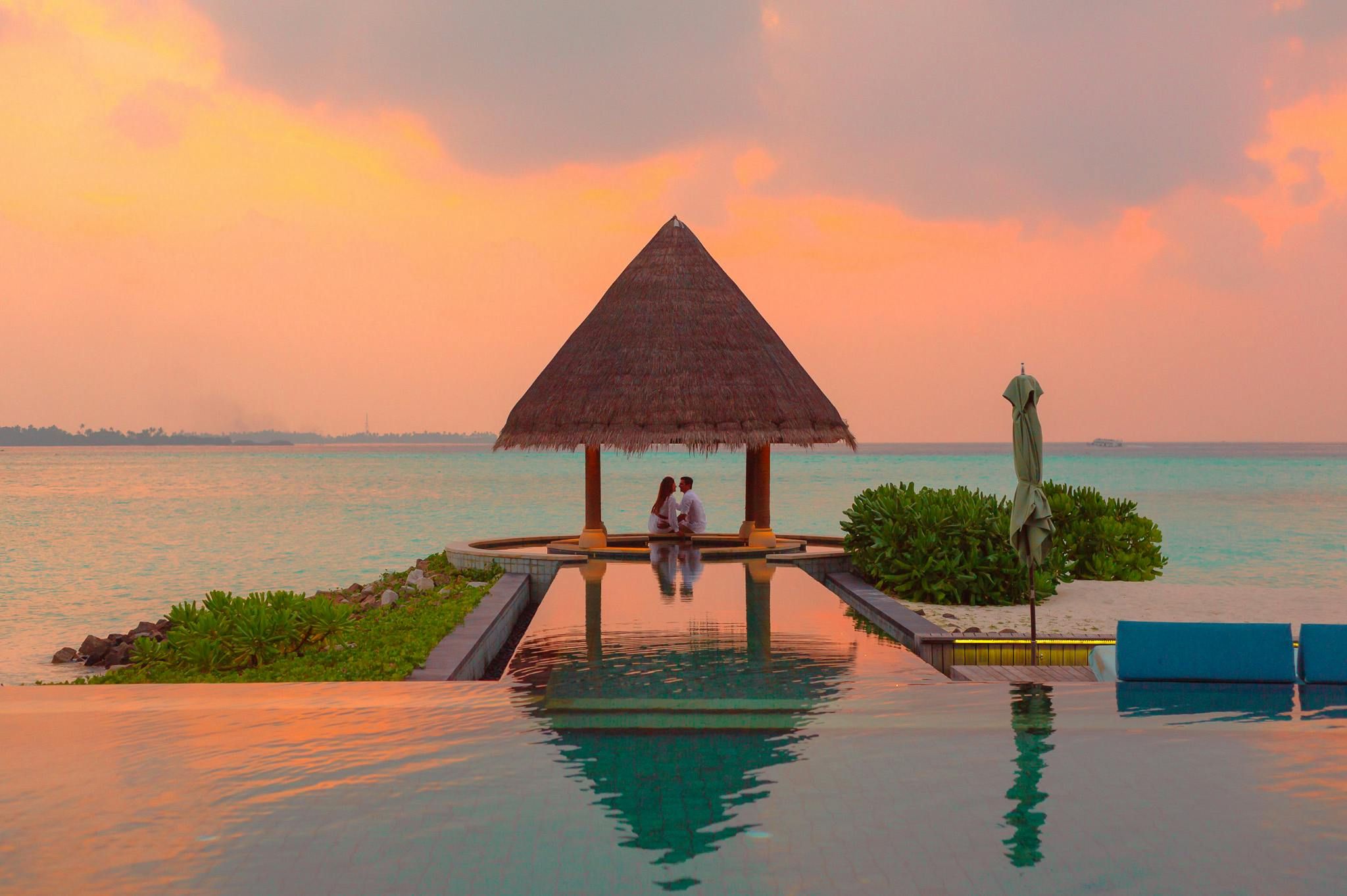 romantic couple watching sunset Bali infinity pool - bali - inline