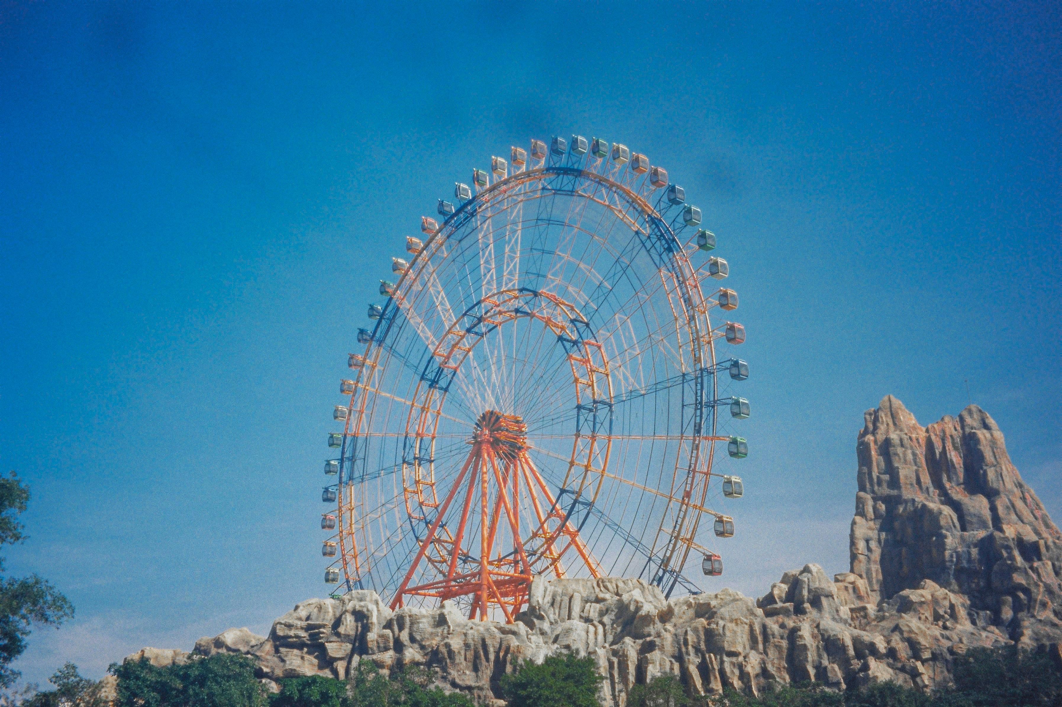 Vietnam — View of the Ferris wheel at Vinpearl Amusement Park, Nha Trang, Vietnam under a clear blue sky.